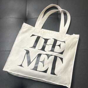 The New York Met structured tote